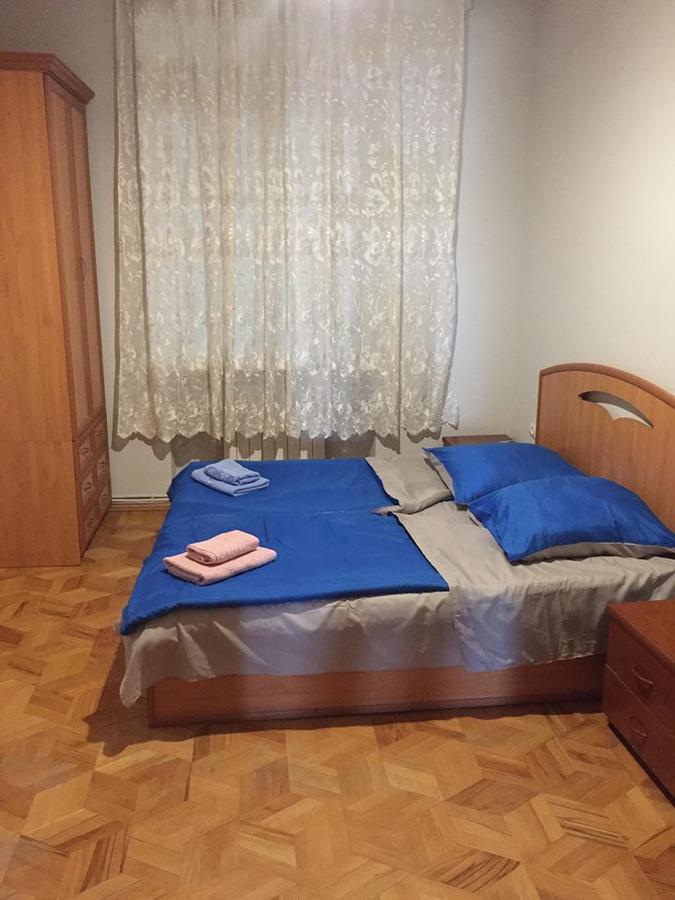 Apartment On Republic Square Erevan Exterior foto